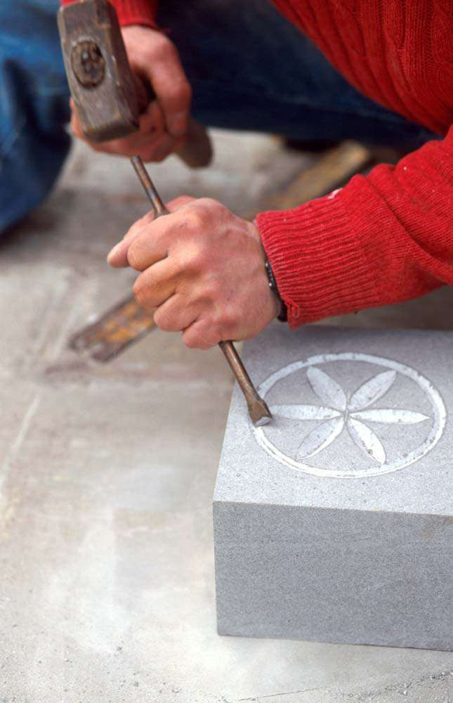 Pronto a imparare l’arte della lavorazione manuale della pietra?
